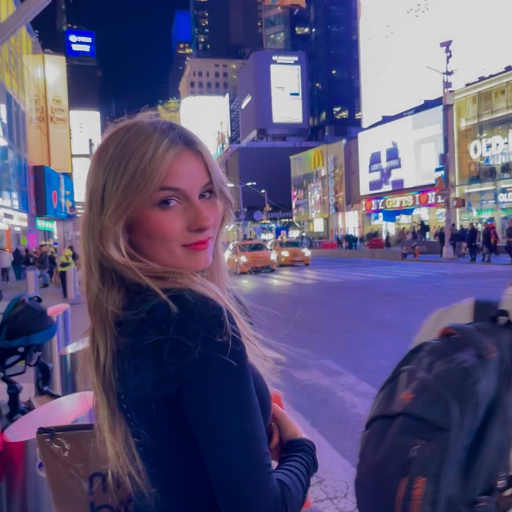 Meet your Posher, Chloe